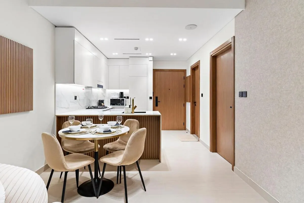 First Class 1Br Cozy Urban Getaway Dubai Apartment