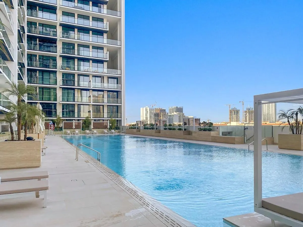First Class 1Br Cozy Urban Getaway Dubai Apartment